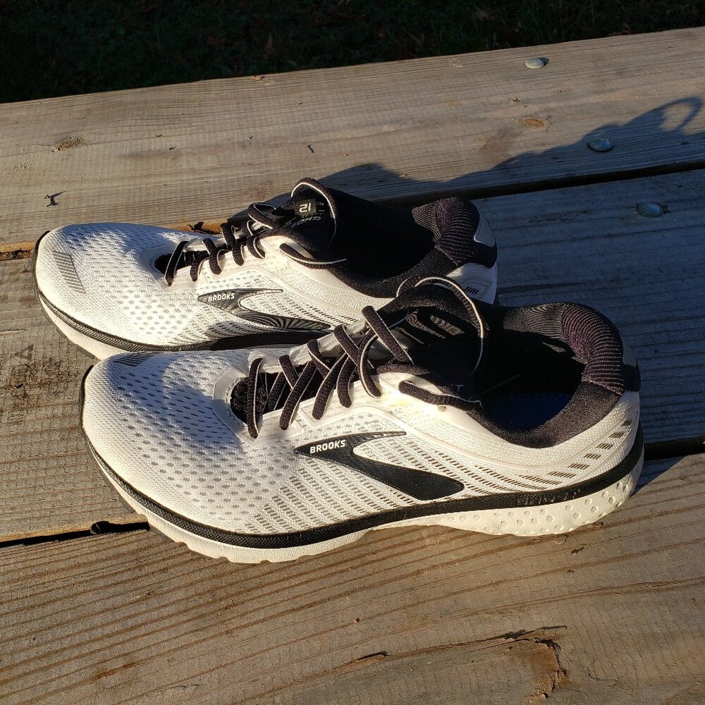 BROOKS GHOST 12  (White) - Mens Size 8 Running Shoes